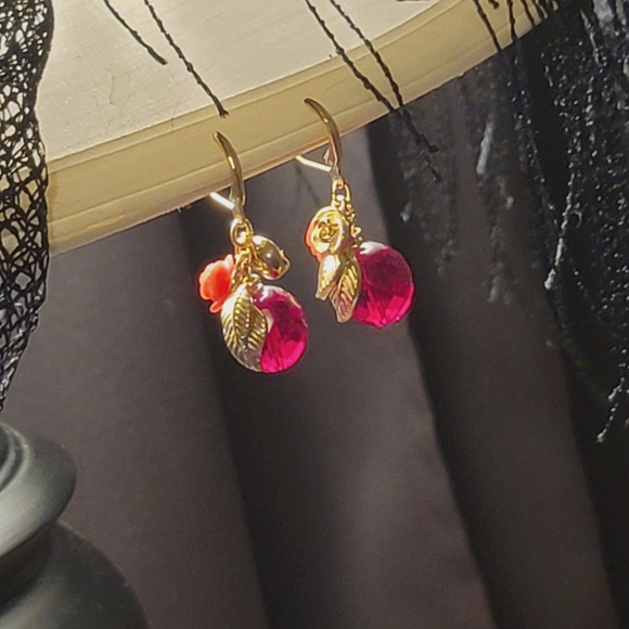 Yanbal Unique Red rose Crystal Earrings - Picture 4 of 5